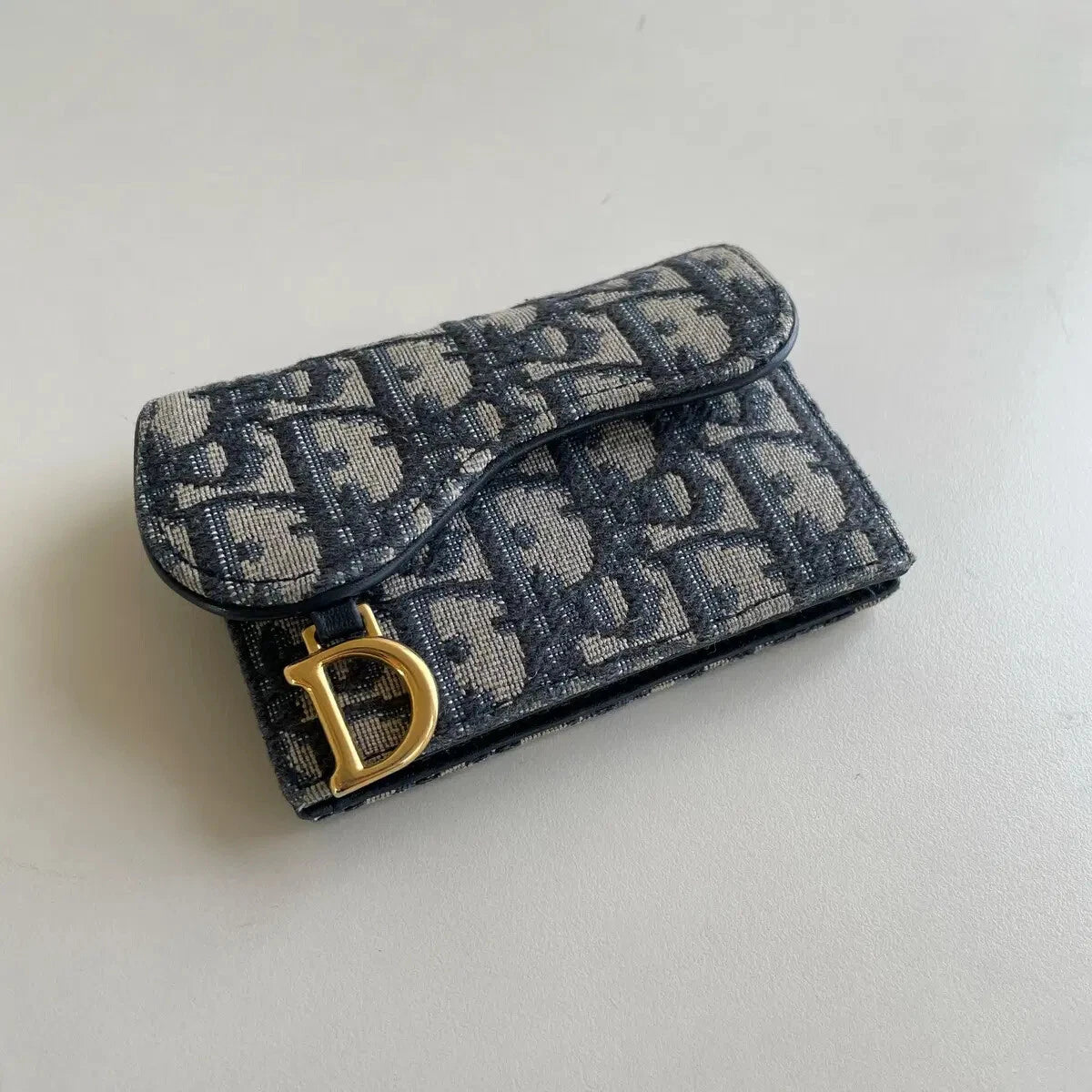 Oblique Saddle Card Holder