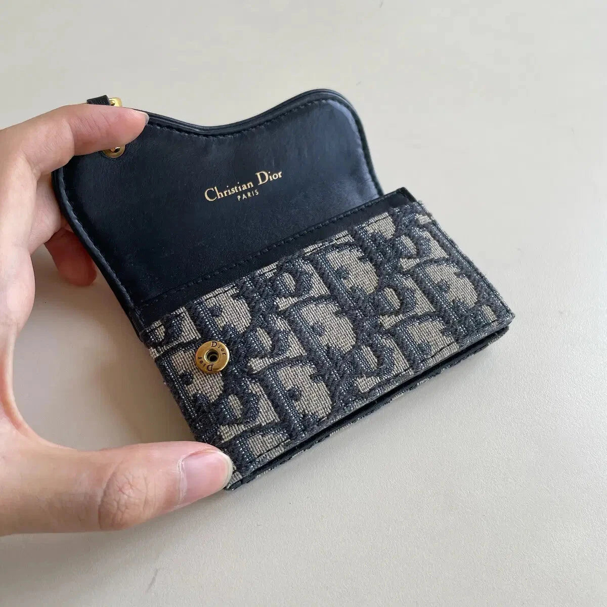 Oblique Saddle Card Holder